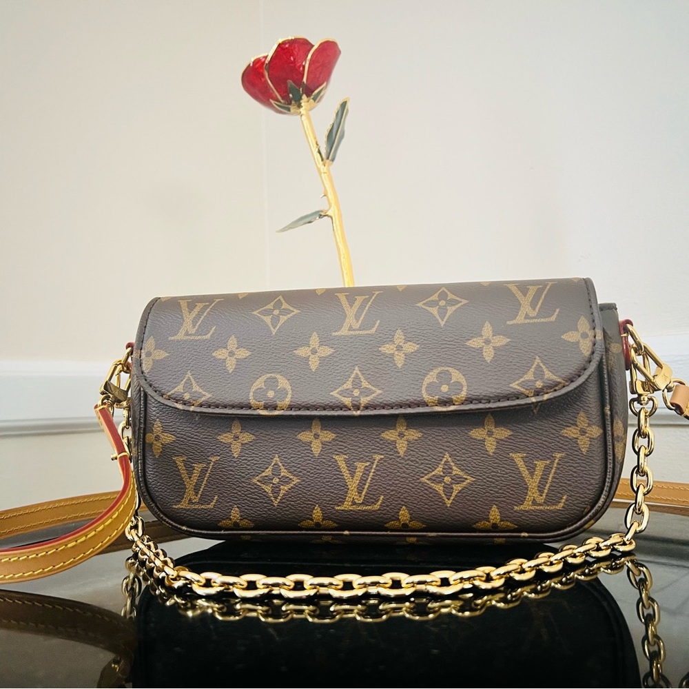Louis Vuitton Wallet on Chain (WOC) Ivy